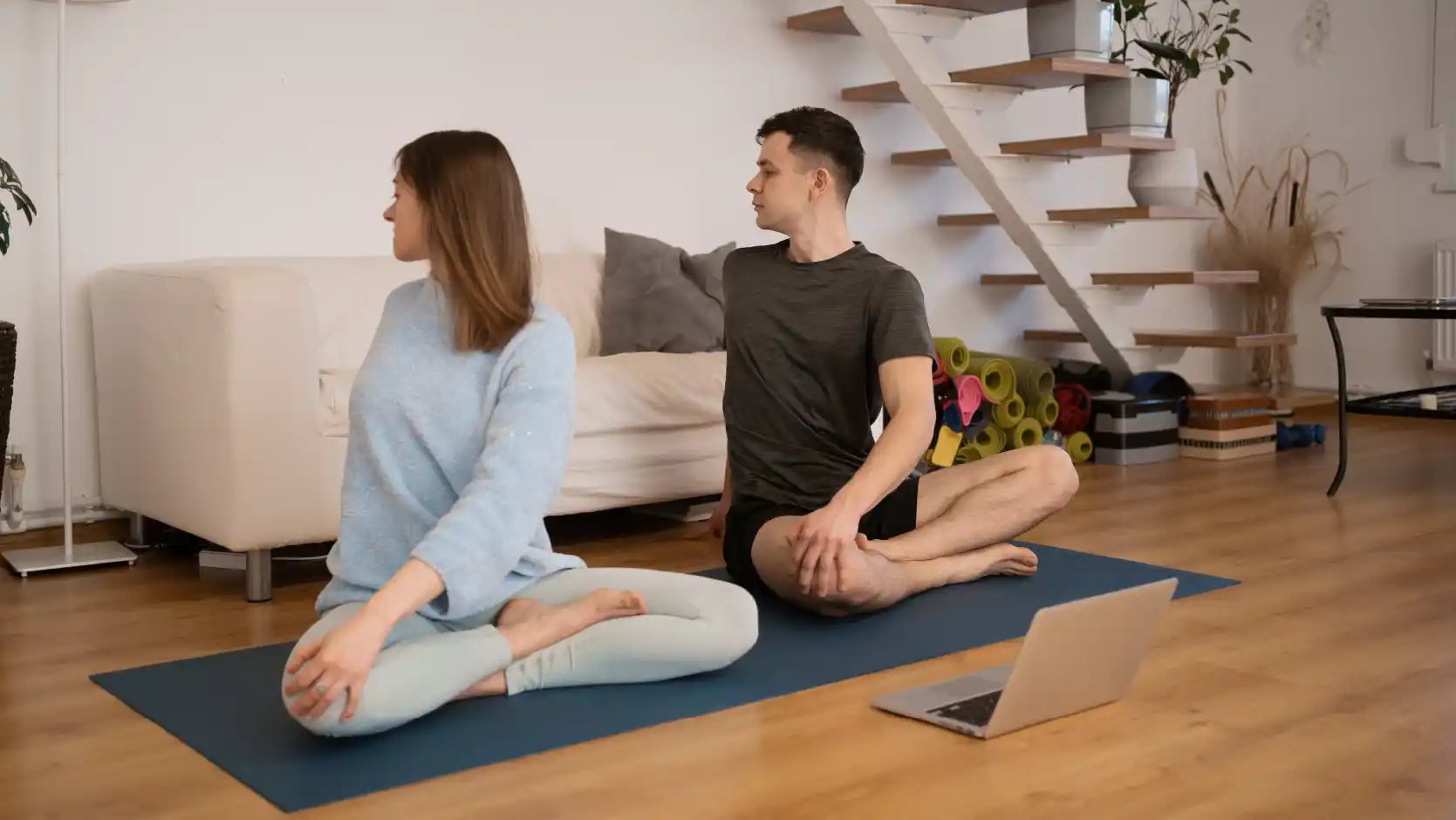 Para principiantes y hasta avanzados, practicar yoga puede traer múltiples beneficios para tu vida. 