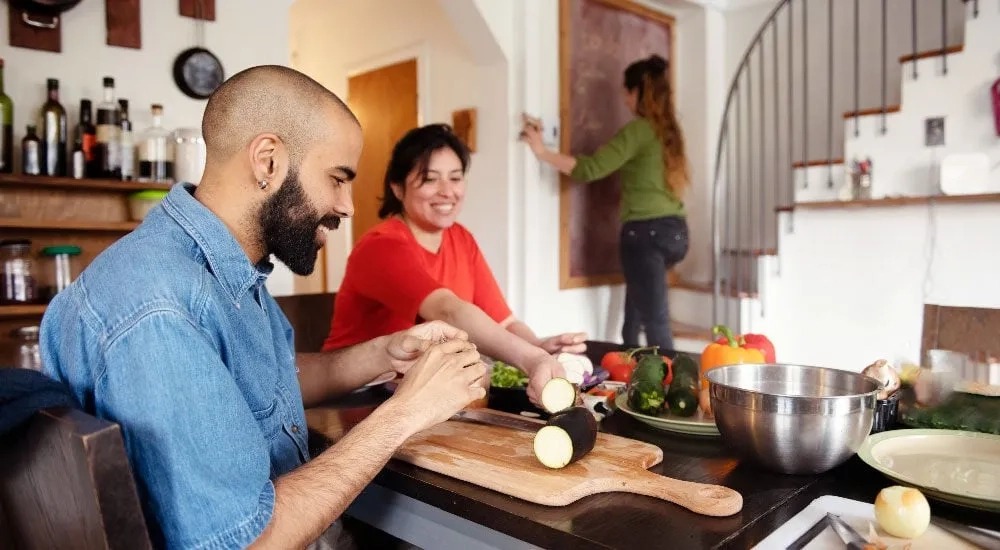 Familia en casa, tareas de la casa