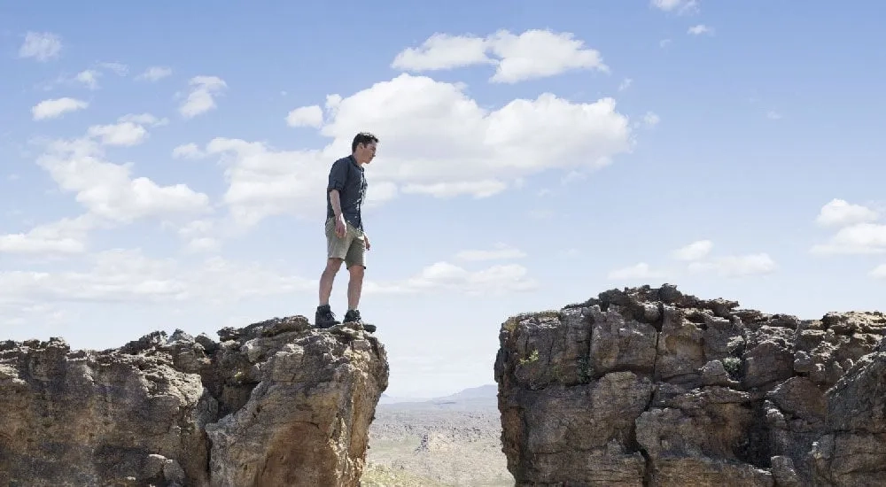 Hombre en montaña, como vencer tus miedos
