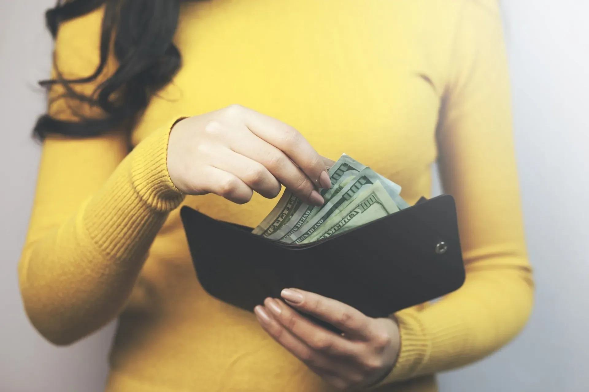 ¿Se puede ganar más dinero vendiendo boletos de sorteos?