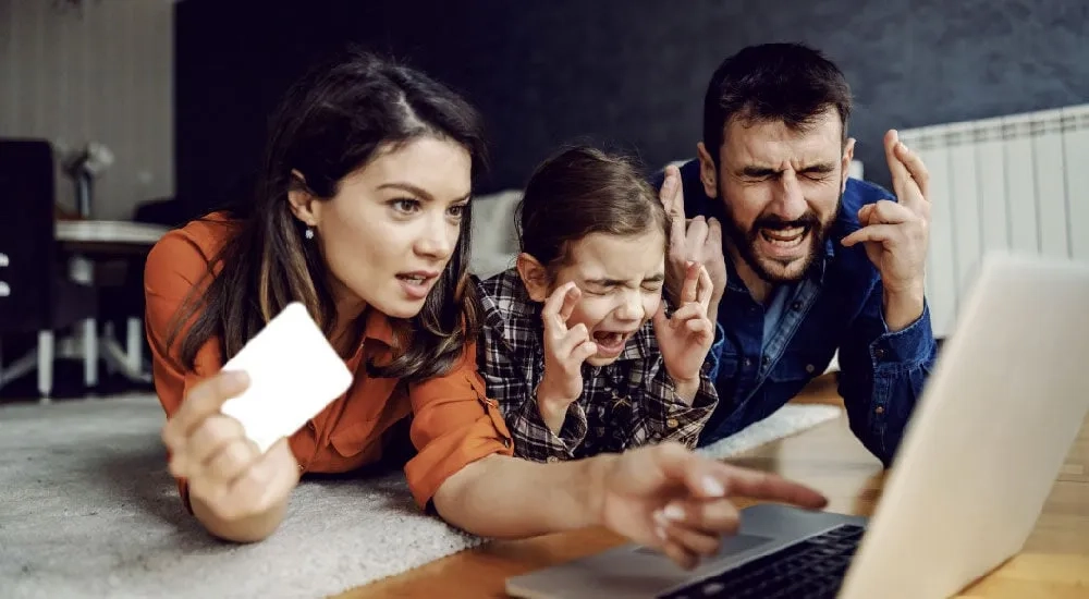 Familia haciendo una compra