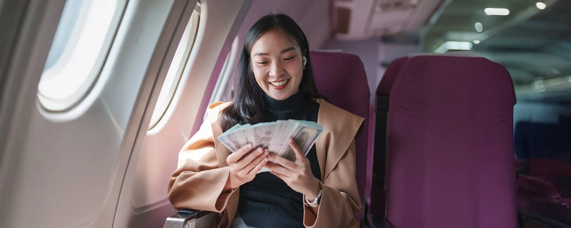 Aprende cómo funcionan las recompensas de aerolíneas en México, cómo acumular puntos y cuándo conviene canjearlos. Viaja mejor.